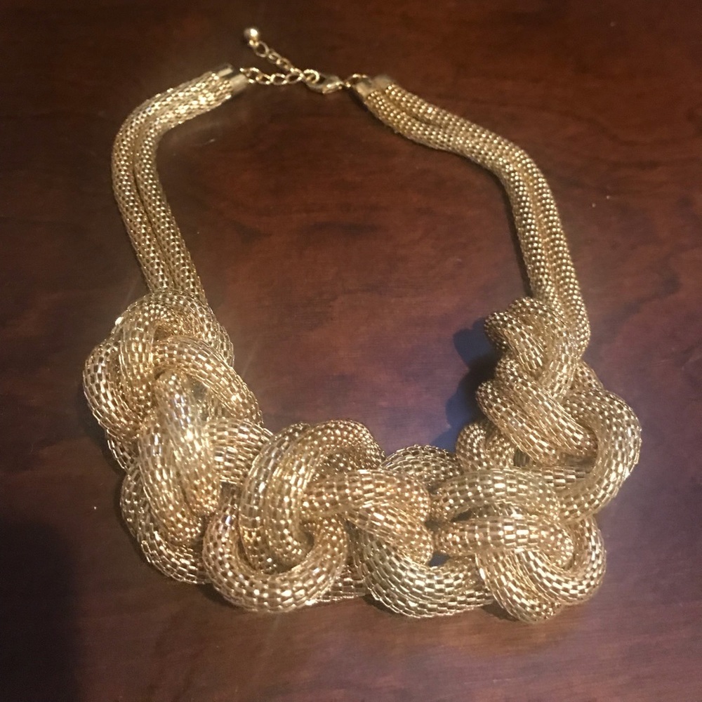 Statement necklace (Fashion Jewelry)